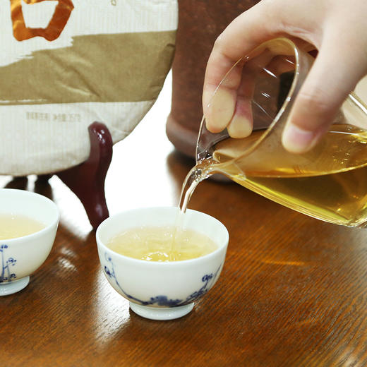 杨聘号 和饼普洱茶 生茶 云南普洱茶 357克 商品图5