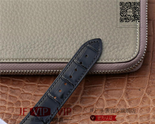 积家大师系列复杂功能真陀飞轮腕表。GMT二地時區顯示，24小時日月星象，EQ手动3310真陀飞轮，義大利牛皮，蓝宝石镜面，表径：42毫米， 商品图11