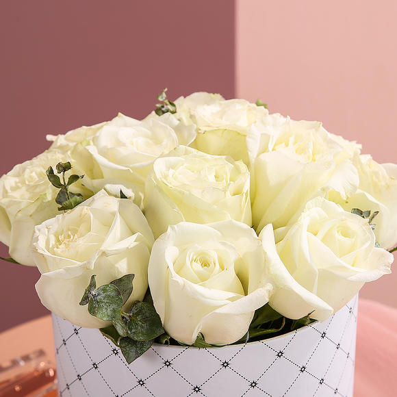 【当日达】纯真年代-11枝白雪山玫瑰,礼品花束当日达