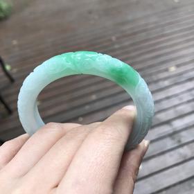 清爽雕花绿手镯