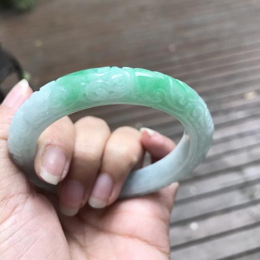 清爽雕花绿手镯 商品图1