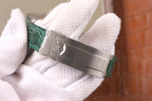 N劳力士V8和V8S版绿水鬼鳄鱼皮潜航者系列116610LV绿鬼，V8S表壳身和表带都采用了和专柜一致的904L钢材 商品图2