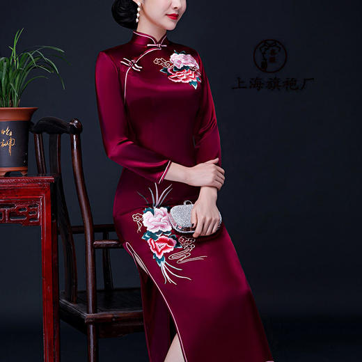 上海旗袍厂LHS-L9101酒红色绣花长款旗袍婚宴婚礼喜宴喜婆婆婚宴服长款长袖冬季 商品图4