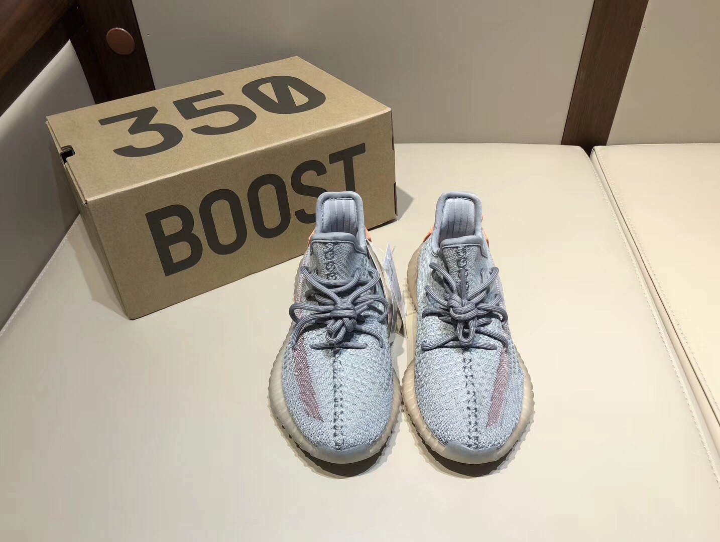 yeezy boost 350v2 情侣款亚洲,美洲,欧洲限定