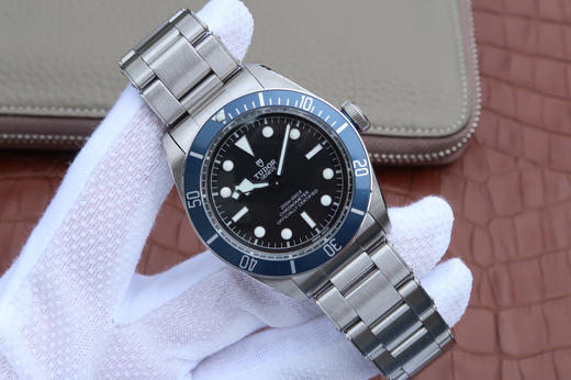 ZF帝舵启承系列m79230b-0002，原装开模，99％还原正品，41毫米直径，2836瑞士机械自动机芯，表壳材质：不锈钢，磨光，磨砂；单向旋转外圈 商品图2