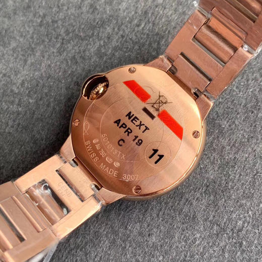    卡地亚V6 蓝气球系列 全玫金款，小号28mm 瑞士产朗达石英机芯，专柜一致 鱼眼蓝宝石镜面 市面最高版本的蓝气球！进出专柜无压力💕
最高品质做工！ 商品图7