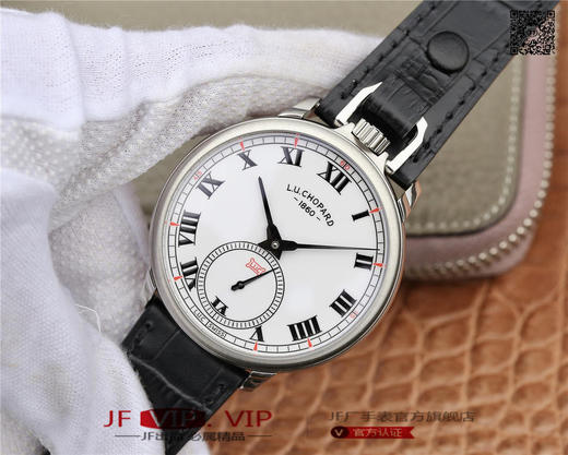 LUC出品集腕表与怀表一体的萧邦L.U.C系列161923-1001腕表震撼来袭！两位一体，简约大气。皮表带，自动机械机芯，透底。 商品图3