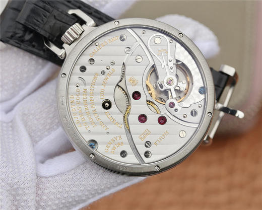 LUC出品集腕表与怀表一体的萧邦L.U.C系列161923-1001腕表震撼来袭！两位一体，简约大气。皮表带，自动机械机芯，透底。 商品图7