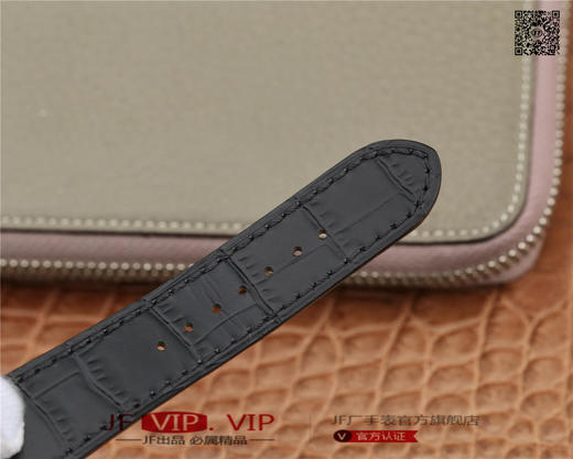 LUC出品集腕表与怀表一体的萧邦L.U.C系列161923-1001腕表震撼来袭！两位一体，简约大气。皮表带，自动机械机芯，透底。 商品图11