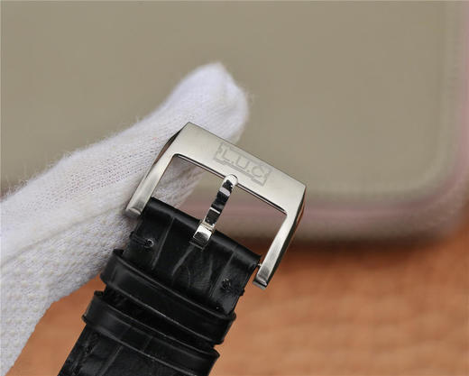 LUC出品集腕表与怀表一体的萧邦L.U.C系列161923-1001腕表震撼来袭！两位一体，简约大气。皮表带，自动机械机芯，透底。 商品图8