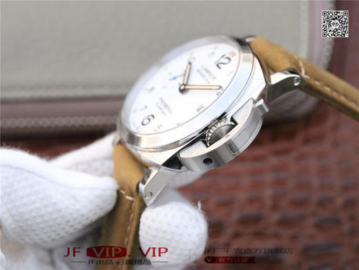 XF沛纳海PAM01523 系列：LUMINOR 1950 P9010自动机械,42毫米直径,中性 蓝宝石镜面，磨砂头层牛皮 振频：28,800每小时振荡 商品图5