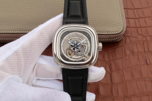 N七个星期五SEVENFRIDAY-S1/01融入新兴可循环材料，动态环上第七类可回收标志赋予了这一款表其文化内涵。皮表带，男士手表 商品图0