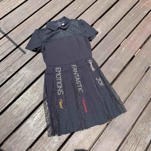 65-4字母刺绣蕾丝拼接 彼得潘小翻领 连衣裙 圆正 偏小一号 商品图7