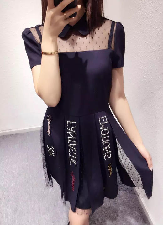 65-4字母刺绣蕾丝拼接 彼得潘小翻领 连衣裙 圆正 偏小一号 商品图1