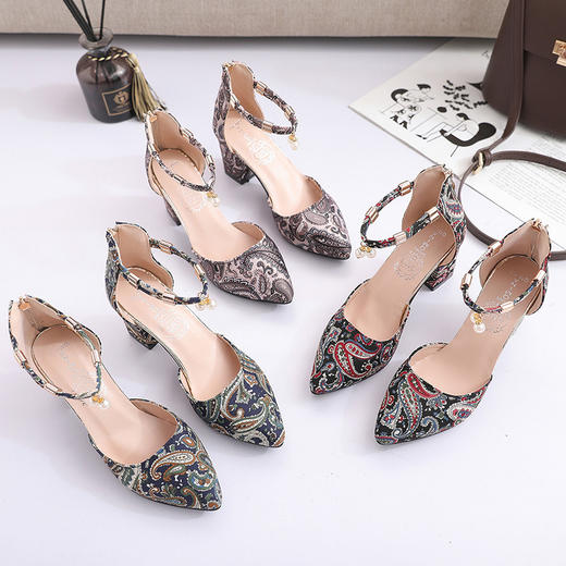 HY-701新款粗跟百搭浅口民族风一字扣女鞋 商品图3