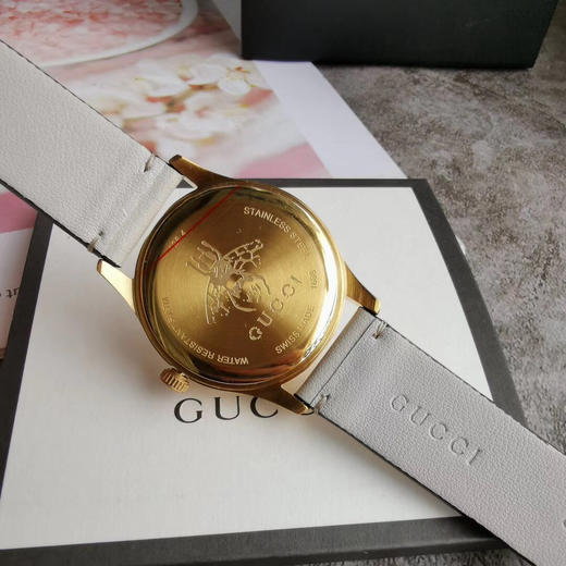 两色到货 新款Gucci古驰G-Timeless系列38毫米石英中性表，以全息图效果打造三维立体感，表面饰有Gucci标志造型小蜜蜂标识图案 商品图5
