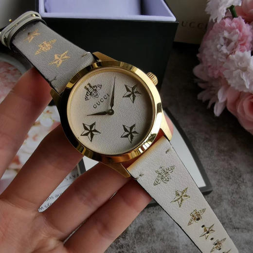 两色到货 新款Gucci古驰G-Timeless系列38毫米石英中性表，以全息图效果打造三维立体感，表面饰有Gucci标志造型小蜜蜂标识图案 商品图2