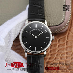 SV朗格SAXONIA系列腕表精彩出场，简约的两针设计，轻薄便捷的商务风格，大道至简，返璞归真