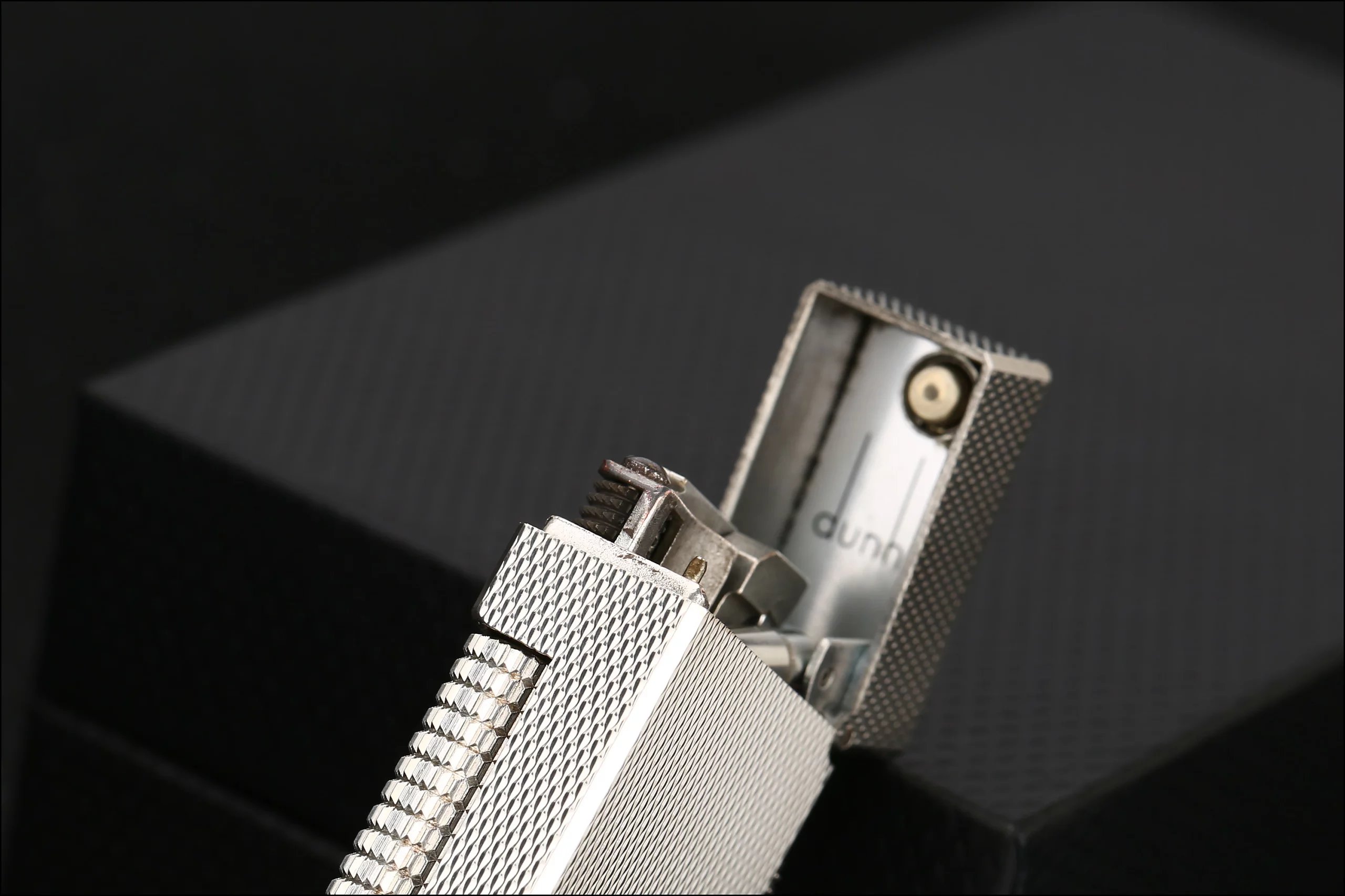 全新dunhill/登喜路银色纹理打火机