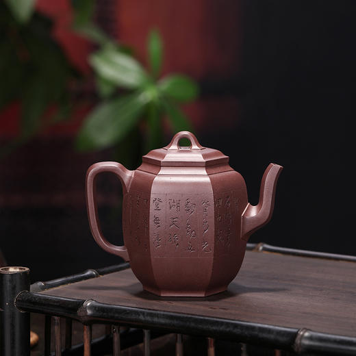 【小宫灯】 作者：朱永强（制壶）程文兵（陶刻）    泥料：紫泥    容量：260cc 商品图1