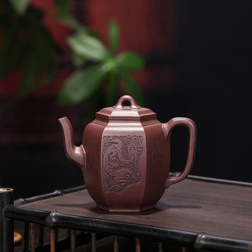 【小宫灯】 作者：朱永强（制壶）程文兵（陶刻）    泥料：紫泥    容量：260cc 商品图0