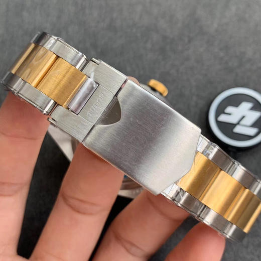 ZF出品 新款间金帝舵 启承系列巴塞尔新品 
【表壳】腕表直径41mm。棱角分明，阳刚大气。从使用CNC数控机床切割铸胚到成形 商品图5