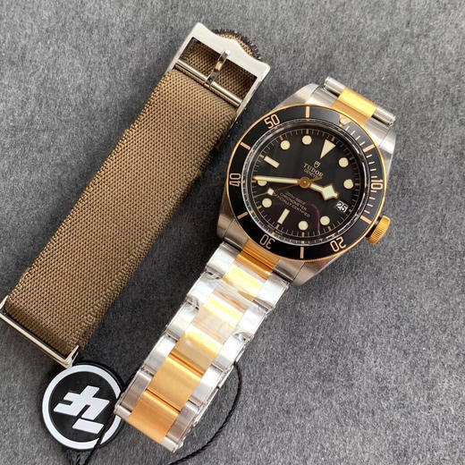 ZF出品 新款间金帝舵 启承系列巴塞尔新品 
【表壳】腕表直径41mm。棱角分明，阳刚大气。从使用CNC数控机床切割铸胚到成形 商品图8