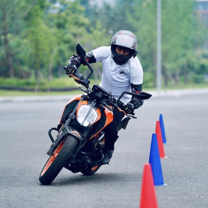 会员昵称 远方(聚力金卡纳) 技术评级 w3 评级车型 ktm duke 390 gp8