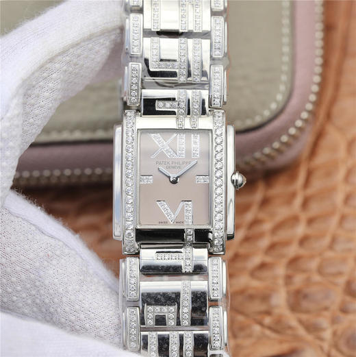 AW百达翡丽Twenty Four系列，深得现代高雅时尚且充满活力的女性青睐。这款腕表是如此的迷人，适合所有场合佩戴， 商品图0