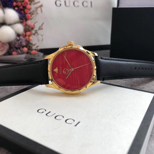最新广告款Gucci古驰小蜜蜂，表径38mm，矿物质玻璃，进口石英机芯，绿松石蓝、珊瑚红两种合成宝石面配搭，牛皮表带。 商品图2