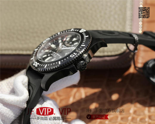 百年灵超级海洋，火热呈现。劲酷的钛合金外壳搭配烟煤色Military军用表带，尽显品牌的阳刚魅力，又带来轻盈舒适的便捷体验 商品图6