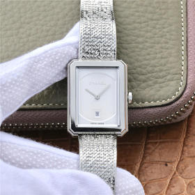 BV香奈儿将第一款充满女性韵味的PREMIÈRE腕表，带入充满阳刚之美的新境界。女士腕表，精钢表带，石英机芯，密底。