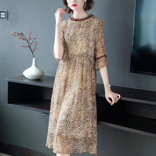 WWM-46303新款轻奢大摆木耳边豹纹印花真丝连衣裙TZW 商品图0