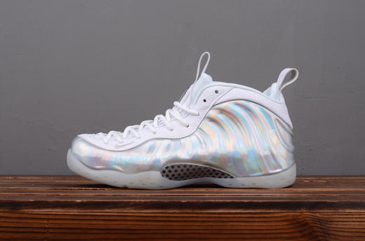 夏日特惠💰490 新品 # Nike Air Foamposite One Chrome 镜子喷 银喷 官方货号AA 3963-100 球鞋控女孩 怎么能少了这双喷泡呢？无论怎么拍颜值都在线 在阳光 商品图0