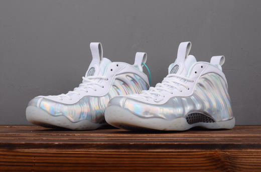 夏日特惠💰490 新品 # Nike Air Foamposite One Chrome 镜子喷 银喷 官方货号AA 3963-100 球鞋控女孩 怎么能少了这双喷泡呢？无论怎么拍颜值都在线 在阳光 商品图4