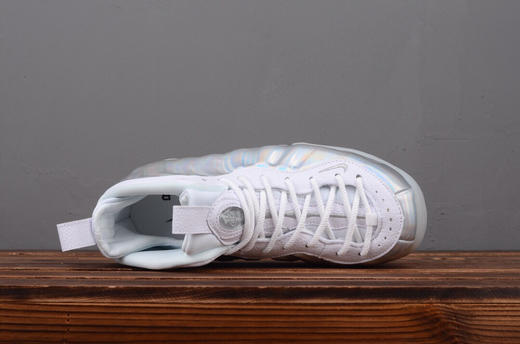 夏日特惠💰490 新品 # Nike Air Foamposite One Chrome 镜子喷 银喷 官方货号AA 3963-100 球鞋控女孩 怎么能少了这双喷泡呢？无论怎么拍颜值都在线 在阳光 商品图1