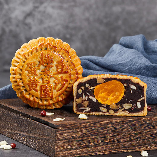 【一件代发】蛋黄榄仁豆沙月饼 礼盒装750g（4个）广式中秋月饼 全国包邮 商品图1