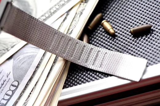 BV香奈儿将第一款充满女性韵味的PREMIÈRE腕表，带入充满阳刚之美的新境界。女士腕表，精钢表带，石英机芯，密底。 商品图10