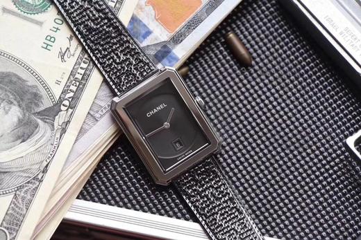 BV香奈儿将第一款充满女性韵味的PREMIÈRE腕表，带入充满阳刚之美的新境界。女士腕表，精钢表带，石英机芯，密底。 商品图2