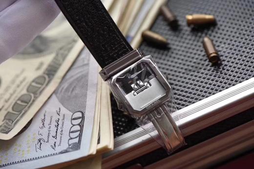 BV香奈儿将第一款充满女性韵味的PREMIÈRE腕表，带入充满阳刚之美的新境界。女士腕表，精钢表带，石英机芯，密底。 商品图8