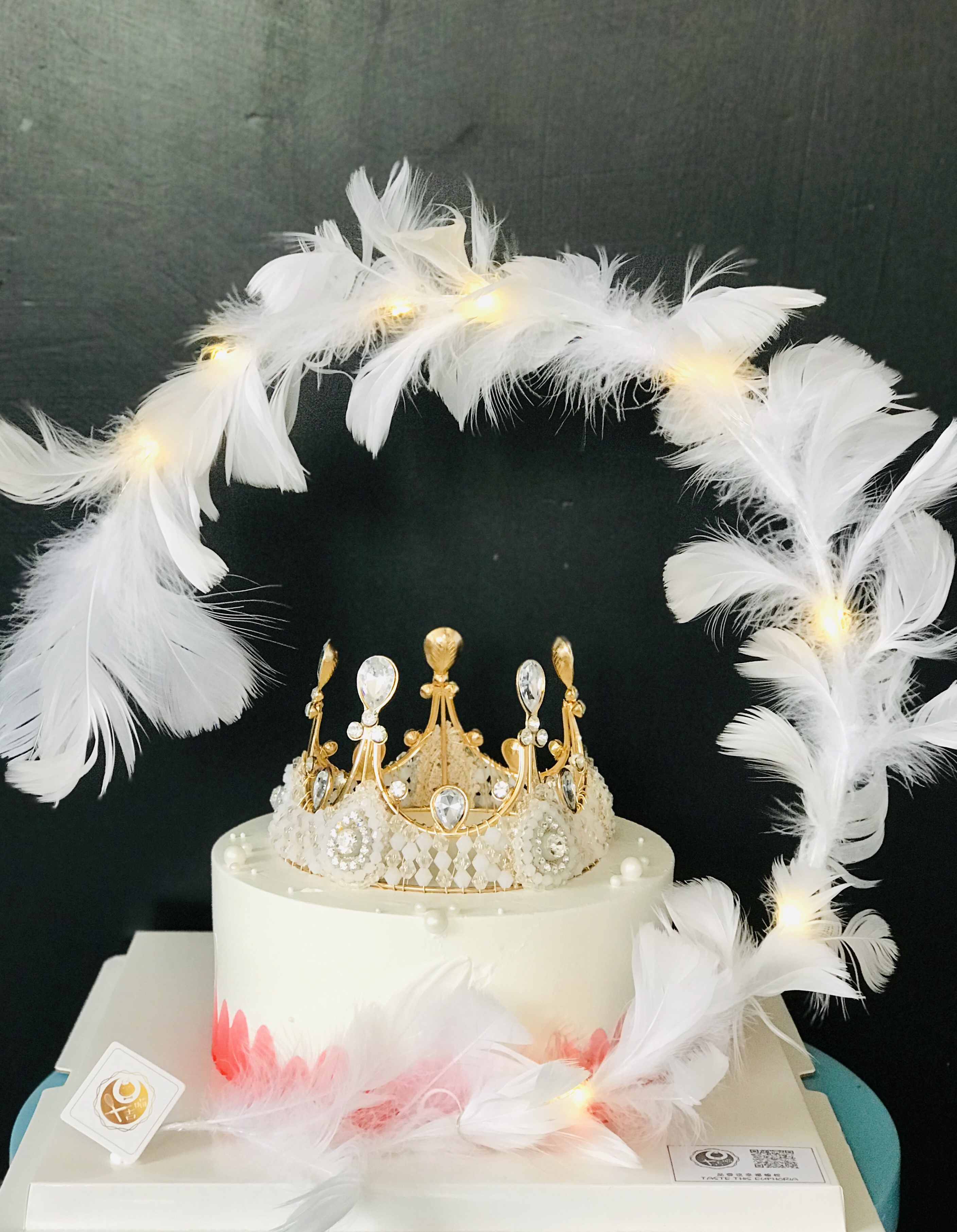 网红闪灯羽毛皇冠蛋糕