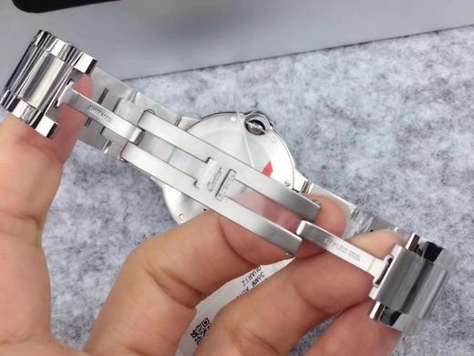 V6卡地亚蓝气球系列W69011Z4中性石英腕表，进口石英机芯。表径：36.6毫米表壳厚度：12.05毫米表镜材质：蓝宝石水晶玻璃 商品图9