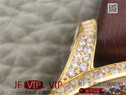 N雅克德罗大秒针系列亅亅J014013226腕表! 烧钢蓝指针 镀18k黄金镶钻！ 贝壳表盘搭配白色钻石 42毫米直径,男士 表壳厚度： 12毫米 商品图12