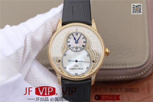 N雅克德罗大秒针系列亅亅J014013226腕表! 烧钢蓝指针 镀18k黄金镶钻！ 贝壳表盘搭配白色钻石 42毫米直径,男士 表壳厚度： 12毫米 商品图0