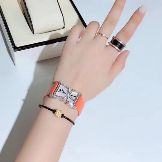 V6卡地亚CARTIER LIBRE系列小蛮腰WJ306014腕表，A在此弧度与圆形的设计是焦点，是极为珍贵华丽的手表系列，尺寸:38.7x26m 商品图2