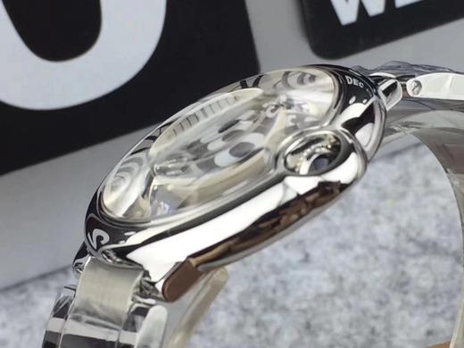 V6卡地亚蓝气球系列W69011Z4中性石英腕表，进口石英机芯。表径：36.6毫米表壳厚度：12.05毫米表镜材质：蓝宝石水晶玻璃 商品图6