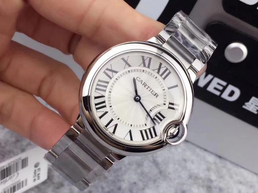 V6卡地亚蓝气球系列W69011Z4中性石英腕表，进口石英机芯。表径：36.6毫米表壳厚度：12.05毫米表镜材质：蓝宝石水晶玻璃 商品图4