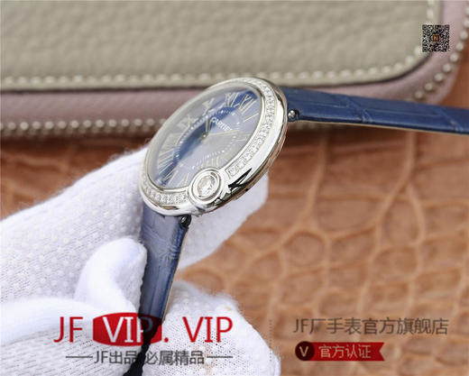 卡地亚BALLON BLANC DE CARTIER系列腕表。这款女士珠宝腕表的最大亮点在于表壳4时位置点缀一颗光华璀璨的钻石 商品图5