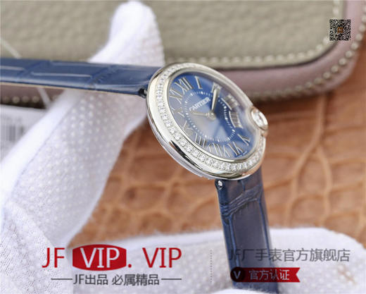 卡地亚BALLON BLANC DE CARTIER系列腕表。这款女士珠宝腕表的最大亮点在于表壳4时位置点缀一颗光华璀璨的钻石 商品图4