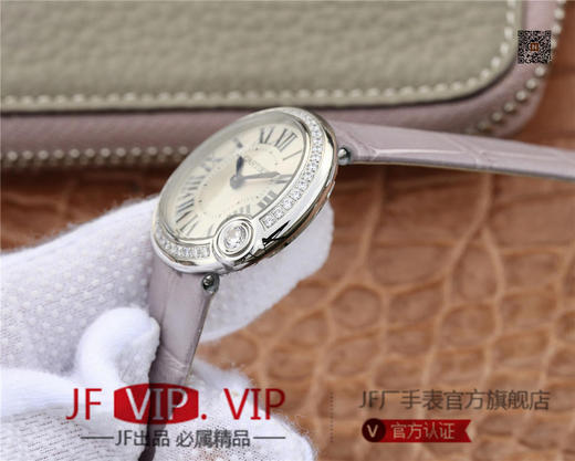 卡地亚BALLON BLANC DE CARTIER系列腕表。这款女士珠宝腕表的最大亮点在于表壳4时位置点缀一颗光华璀璨的钻石 商品图5